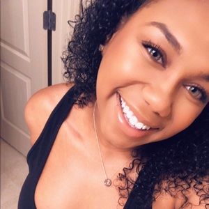 Meet your Posher, Kira